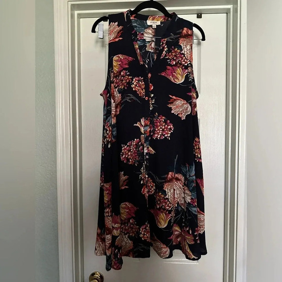 Umgee Dresses & Skirts - Umgee Sleeveless button front free Floral Print Medium